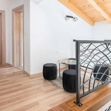 Vias Oliveti By 4*